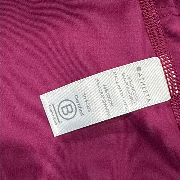 Athleta Ultímate Stash Pocket Capri. - Picture 14 of 16
